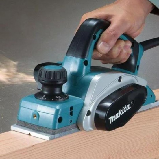 Plaina 82Mm (3 1/2 ) 500W - Makita M1902B - 127V